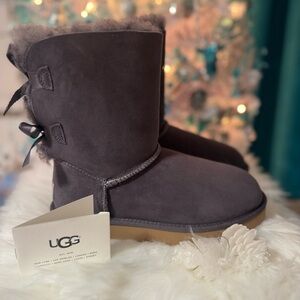 NWT/NIB UGG Bailey Bow II in color NHT W Size 6